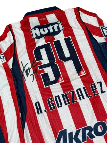 ARMANDO ¨HORMIGA¨ GONZALEZ  FIRMA CHIVAS MANGA LARGA VERSION JUGADOR 26/27